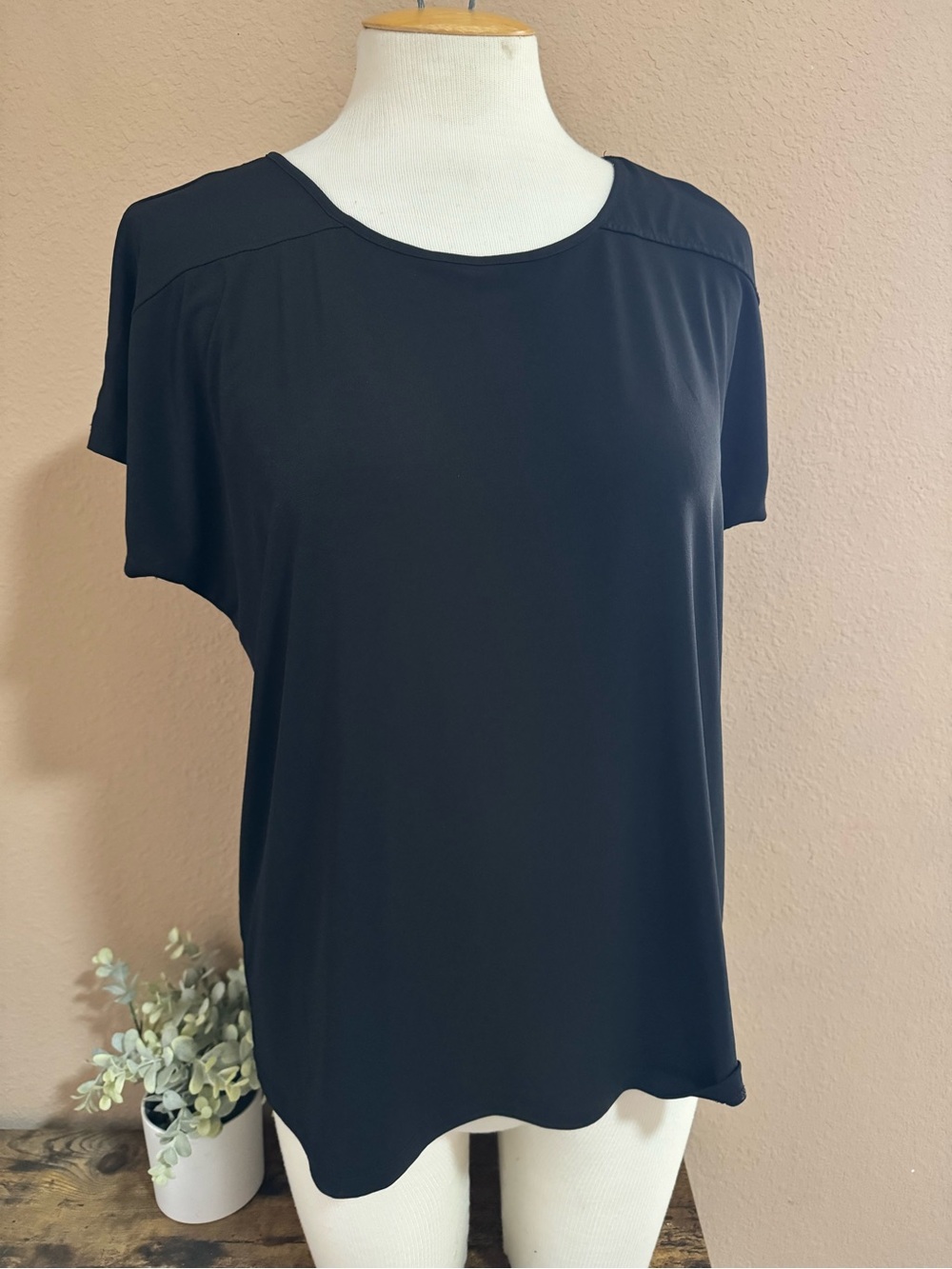 Jaclyn Smith Black Short Sleeve Scoop Neck Top